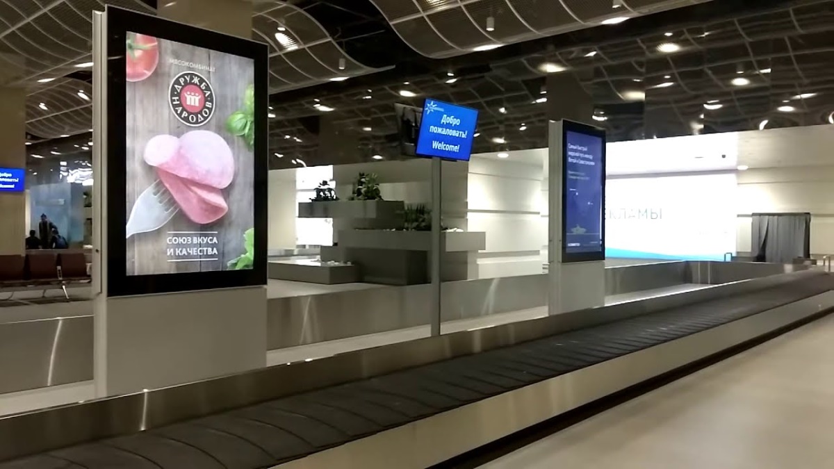 Реклама в аэропорту Псков